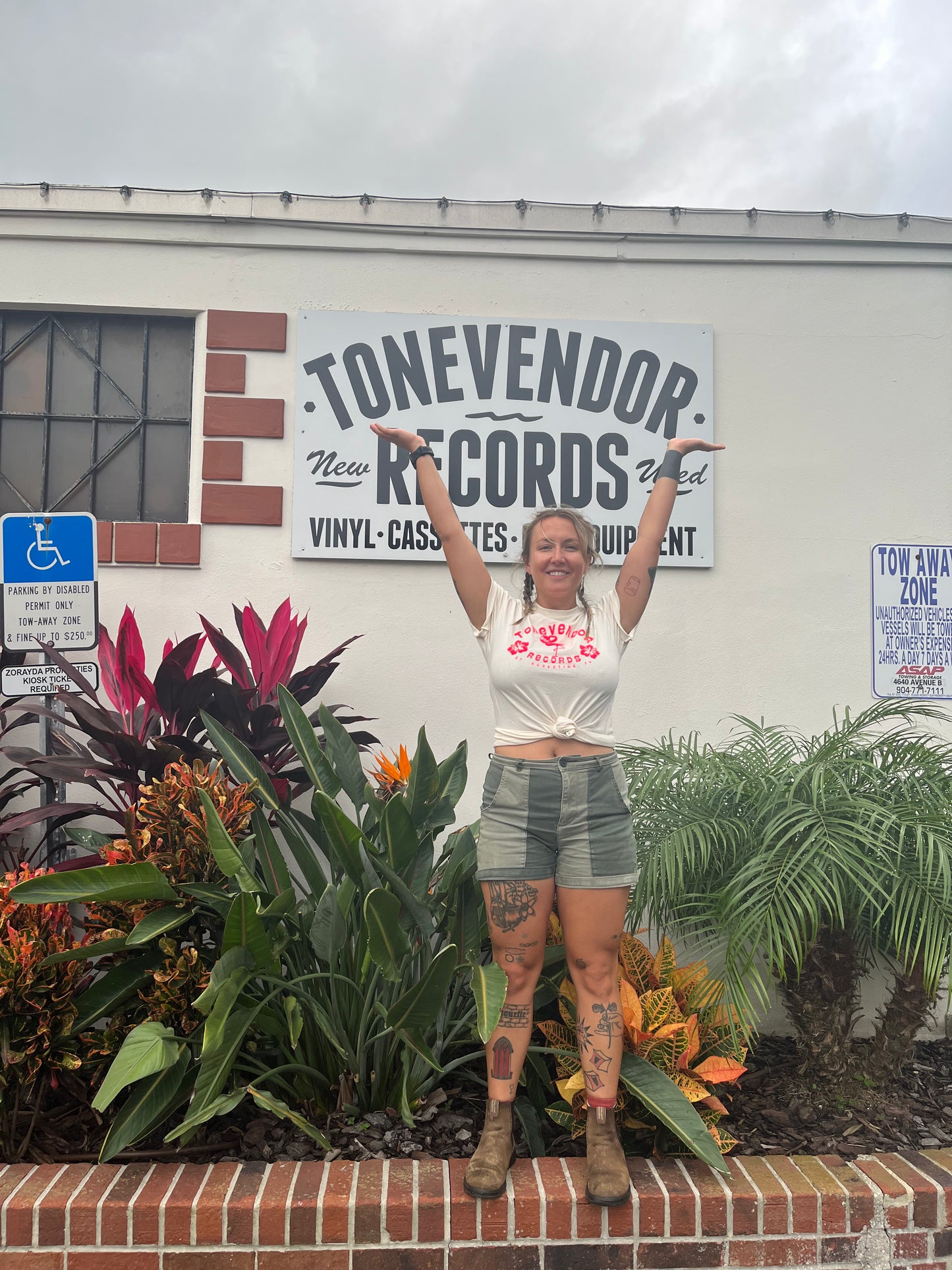 Tonevendor Flamingo T-Shirt - Sand