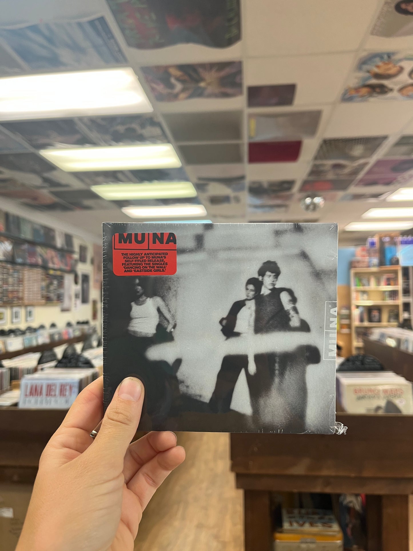 Muna - Dancin On The Wall CD