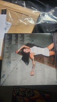 Maggie Lindemann : I Feel Everything (alt cover) (12", Album)