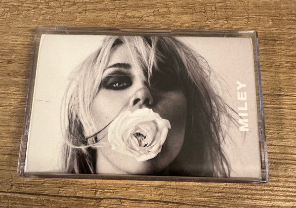 Miley Cyrus : Bass Persuades (Cass, Album)