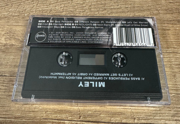 Miley Cyrus : Bass Persuades (Cass, Album)