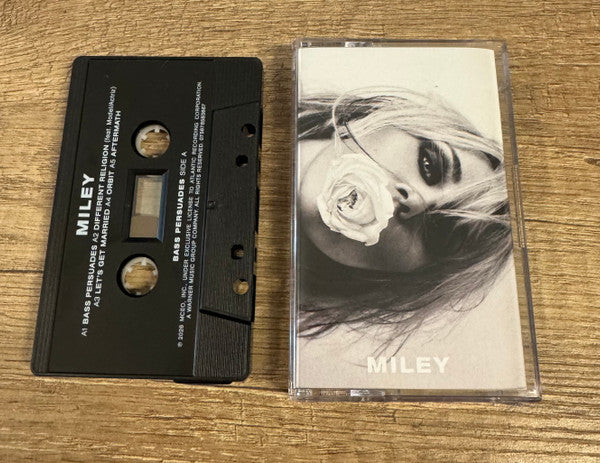 Miley Cyrus : Bass Persuades (Cass, Album)